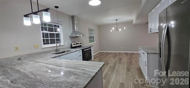 Foto del edificio - 7200 Shadowlake Dr