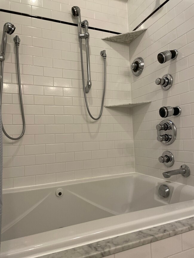 whirlpool/shower - 2 West St