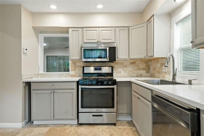 Foto del edificio - 4445 Aspen Woods Ct