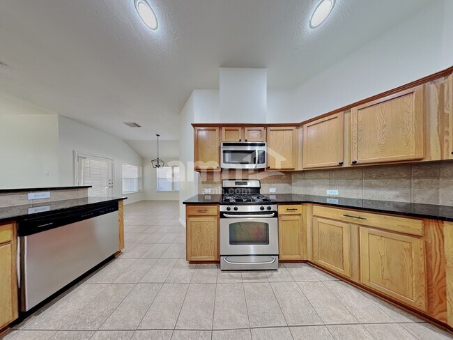 Foto del edificio - 20015 Leithcrest Way