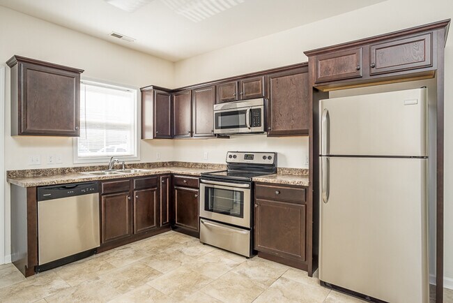 Building Photo - 77 Charlotte Dr