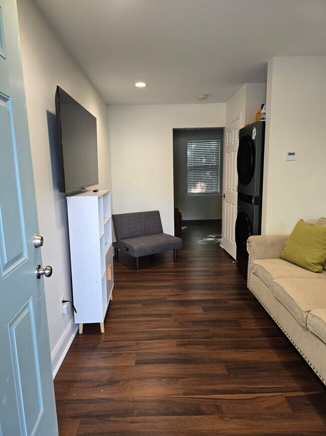 Building Photo - 1307 Buncombe Rd