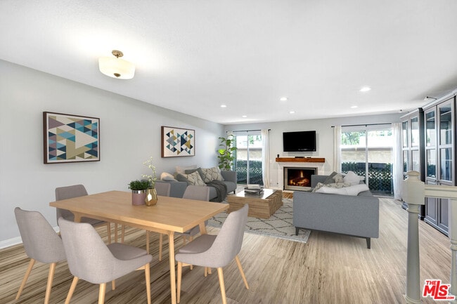 Foto del edificio - 4415 Saugus Ave