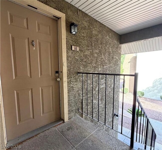 Building Photo - 5044 River Glen Dr