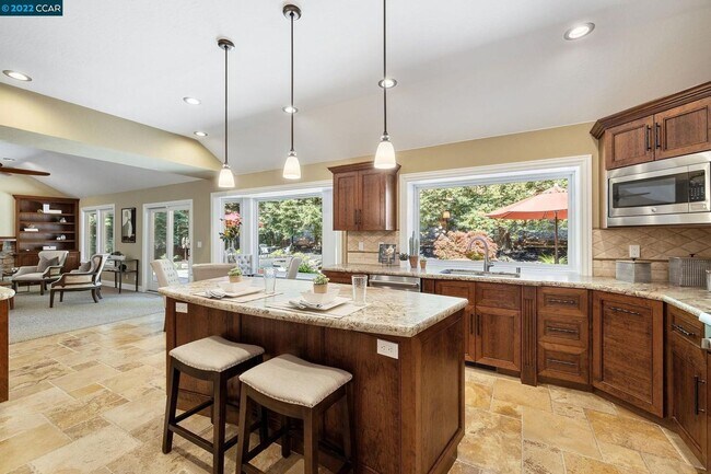 Foto del edificio - Outstanding 4 Bed 2.5 Bath Alamo Home in Bryan Ranch - Mt. Diablo Foothills!