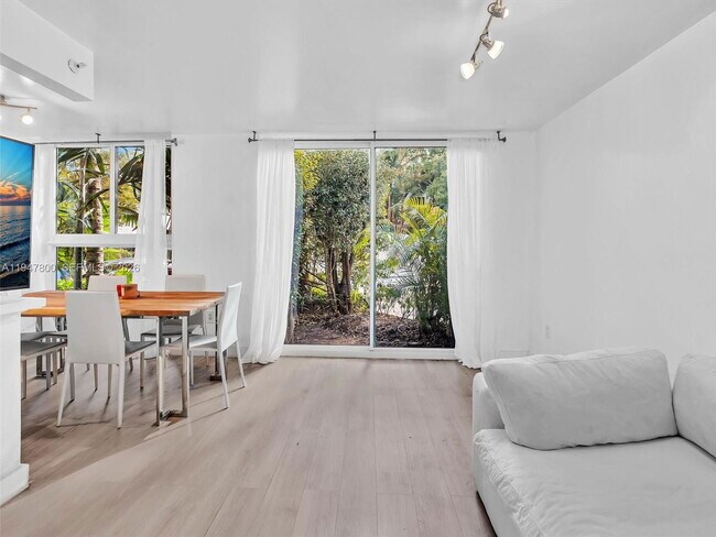 Foto del edificio - 1688 West Ave