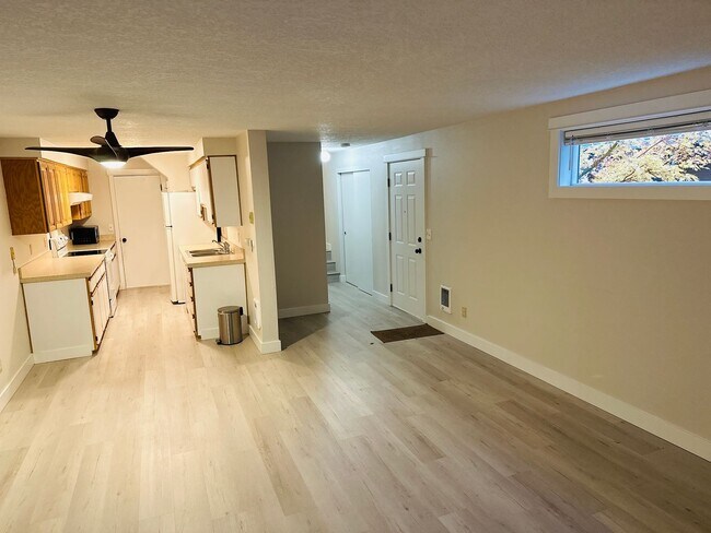 Foto del edificio - Charming Updated & Spacious Condo in a Peaceful Setting