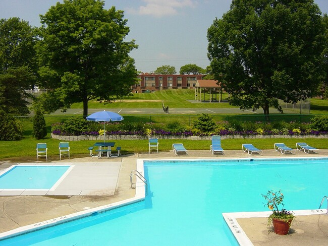 Pool - Center Court Apartments