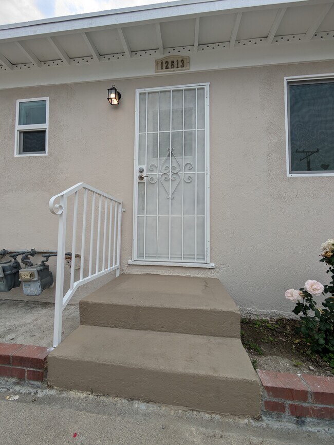 Foto del edificio - 12513 Rose Ave