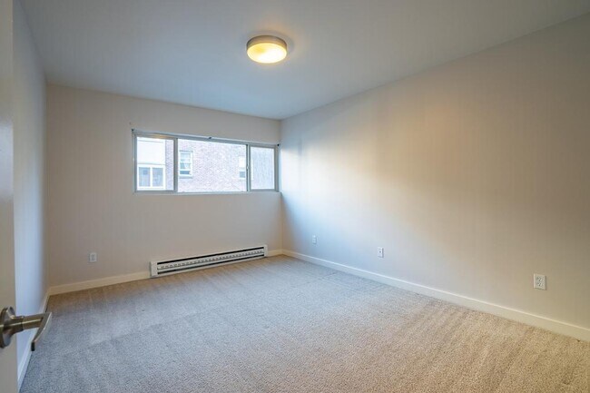 Foto del edificio - Camelot - 2 bedrooms + den