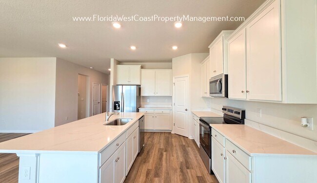 Foto del edificio - BRAND NEW BUILD! 4 bedroom/2.5 BATH HOME IN SILVERSTONE NORTH-PALMETTO! AVAILABLE NOW!