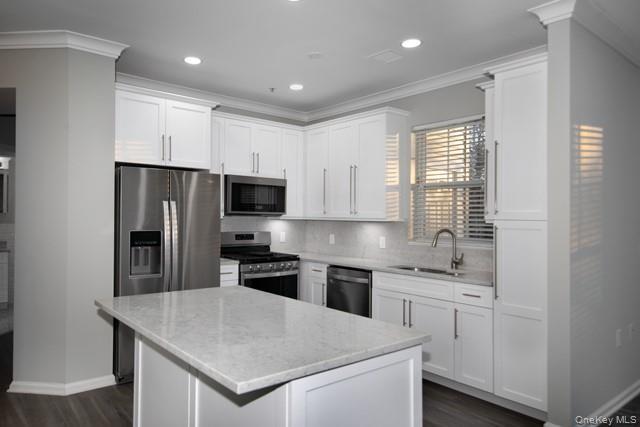 Building Photo - 718 Charles Pond Dr