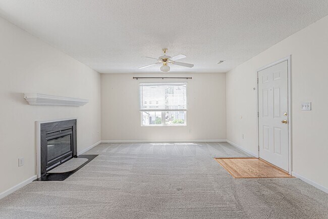 Building Photo - Townhome in Greer, Riverside Schools