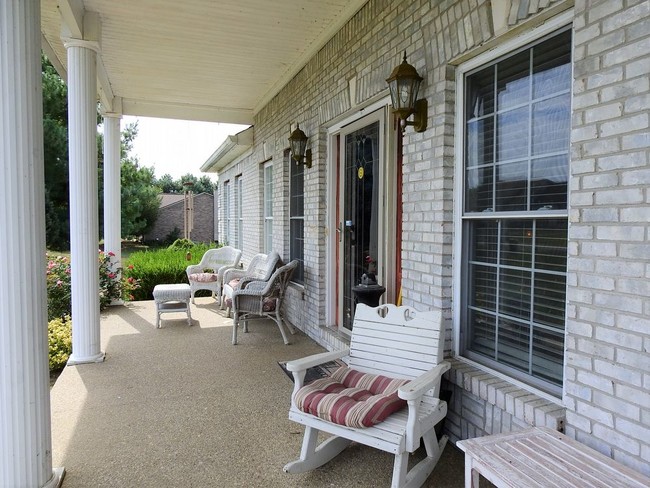 Building Photo - 56 Meadowridge Drive