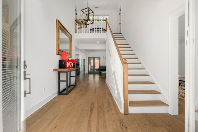 Building Photo - 3314 Gallery Dr