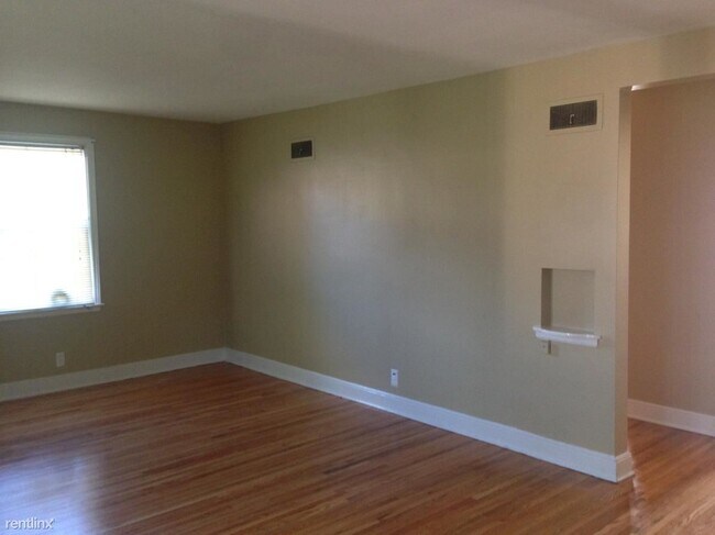 Building Photo - 1 br, 1 bath  - 875 Andover Rd
