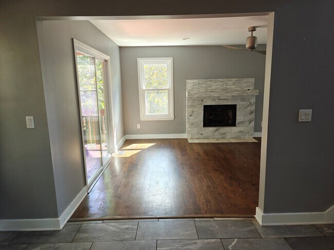 Foto del edificio - 925 Dogwood Park Dr