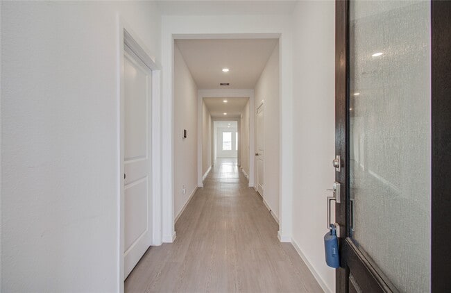 Building Photo - 26503 Foxtail Fern Dr