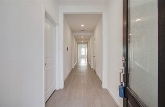 Building Photo - 26503 Foxtail Fern Dr