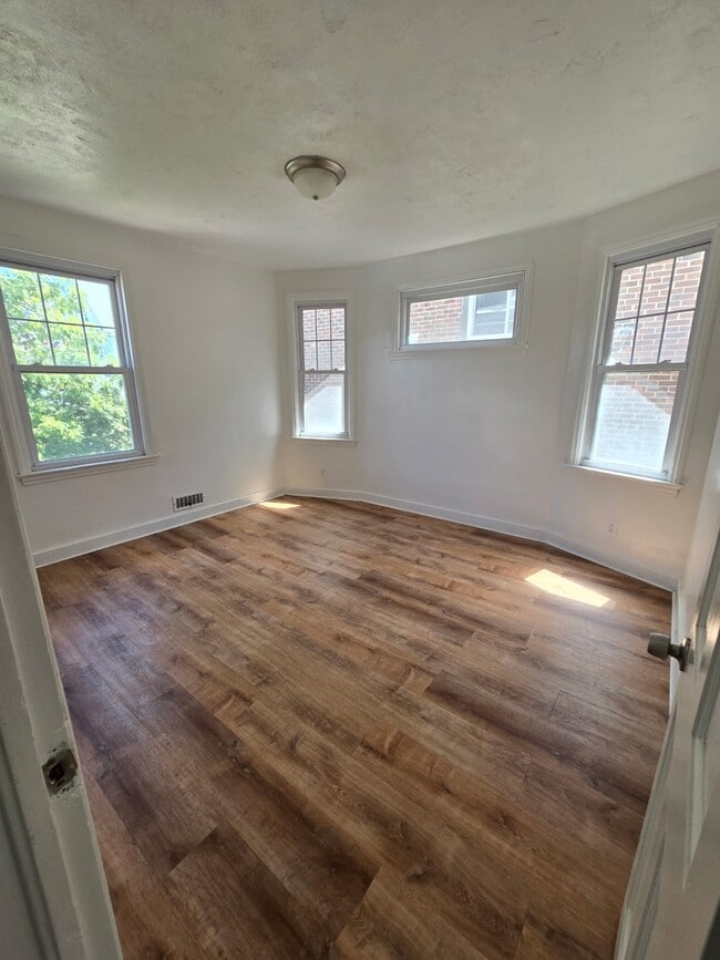 Building Photo - 405 Bement Ave