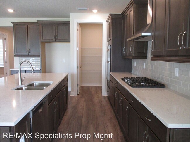 Building Photo - 4 br, 4 bath House - 10683 Town View Dr