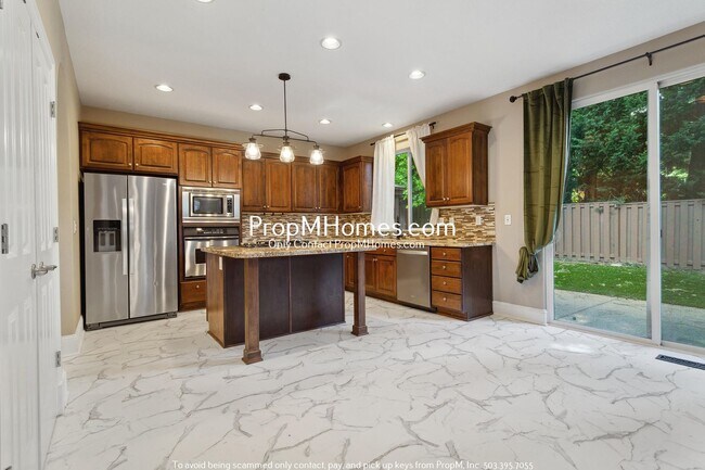 Building Photo - Four Bedroom Luxury Home in Tualatin - Tur...