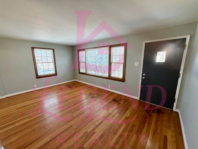 Foto del edificio - 3BR Home for Rent | Hardwood Floors | Garage