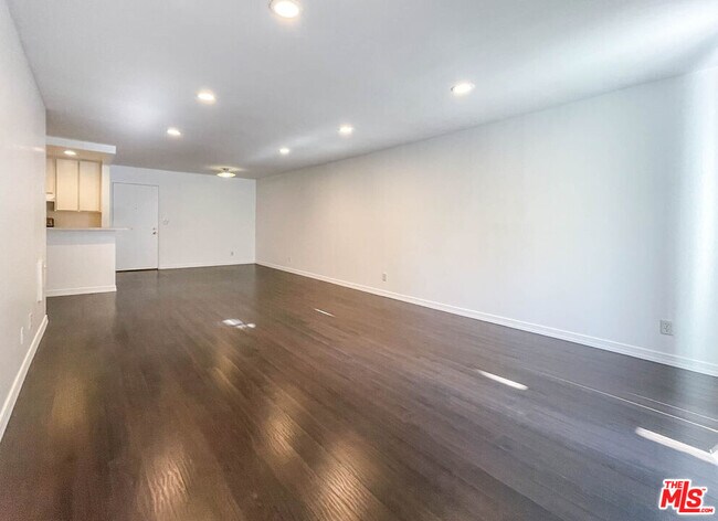 Foto del edificio - 7777 W 91st St