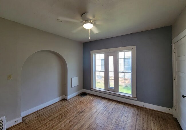 Foto del edificio - 511 S Frederick Ave