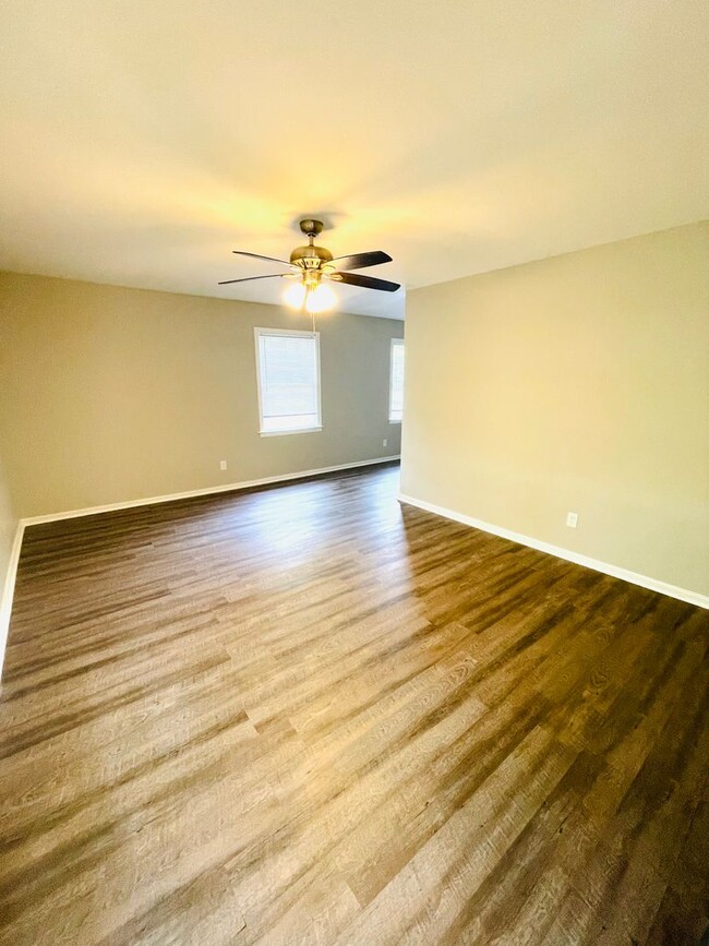 Building Photo - ** 4 Bed 2.5 Bath located in Mcgehee Allen...