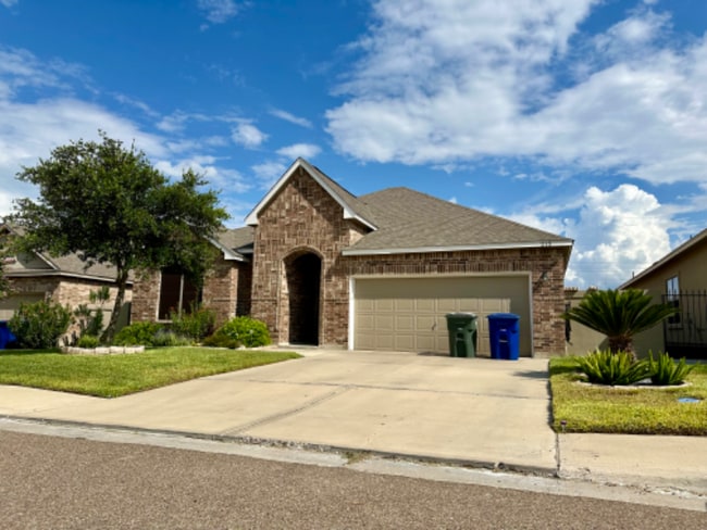 Building Photo - 215 Date Palm Dr