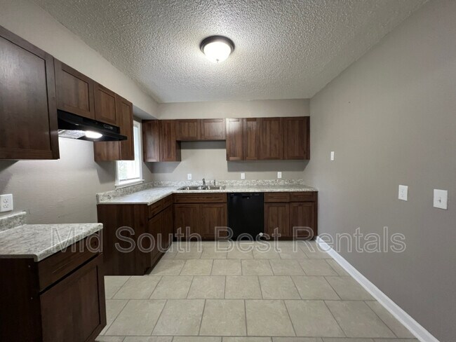 Building Photo - 1370 Greendale Ave