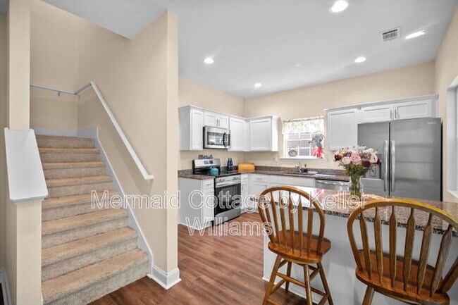 Building Photo - 222 Admiration Ave