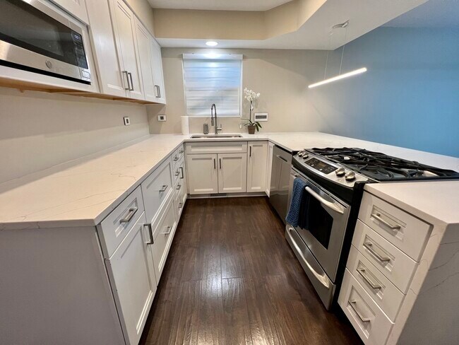Building Photo - 1211 Oak Ridge Dr