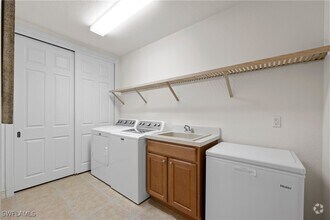 Building Photo - 8613 Champions Point