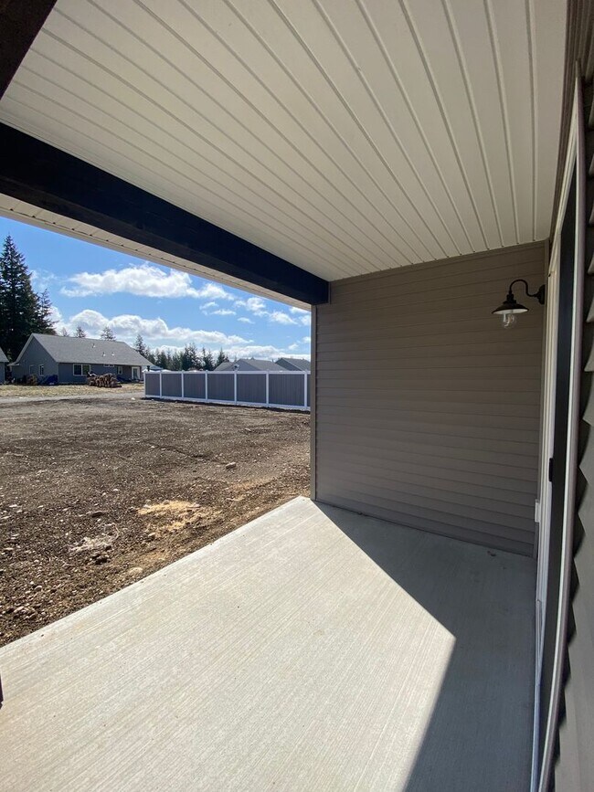 Building Photo - New home on 8th Avenue in Spirit Lake