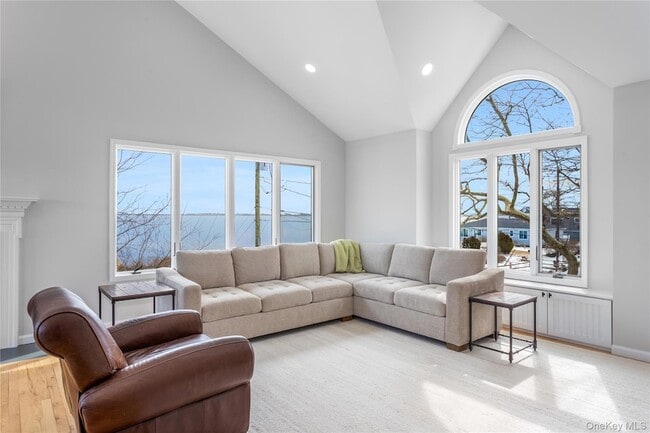 Building Photo - 2 Bayside Ave