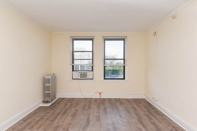 Foto del edificio - 3327 W Diversey Ave