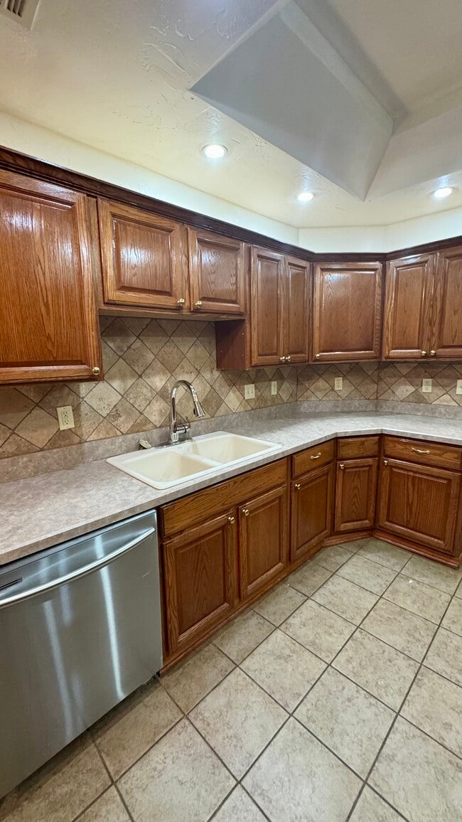 Foto del edificio - 322 Pinehurst Dr