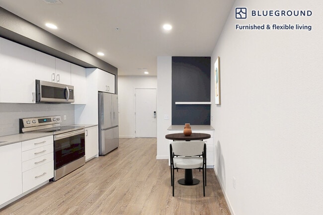 Building Photo - 2600 Lawrence St