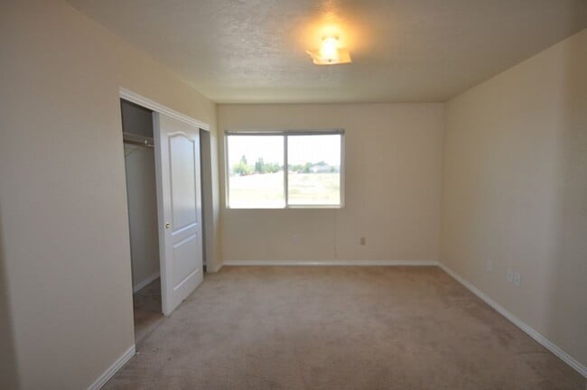 Building Photo - 1180 W Art Ct