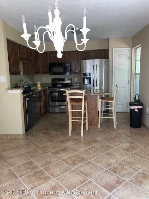 Building Photo - 3 br, 1.5 bath House - 2799 Drake Court