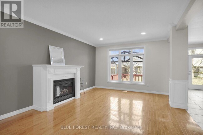 Building Photo - 1376 S Wenige Dr