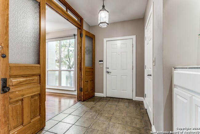 Foto del edificio - 2-BEDROOM CONDO AT ANDALUSIA CONDOMINIUMS