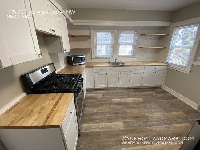 Foto del edificio - 1520 Alpine Ave NW