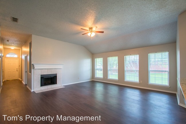 Building Photo - 308 Parkview Dr