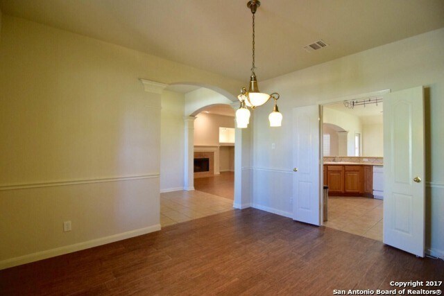 Foto del edificio - **APPLICATION RECEIVED** *COMING SOON!* Stunning Custom Home on 1.98 Acres in Gated Lantana Ridge!