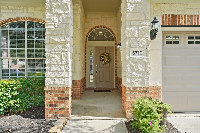 Foto del edificio - 5710 Everhart Manor Ln