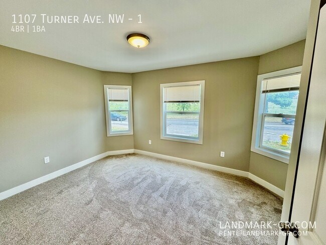 Building Photo - COMPLETE RENOVATION- 4 bed / 1 bath on Gra...