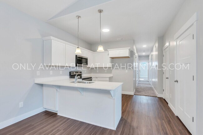 Building Photo - 13537 Commodus Dr